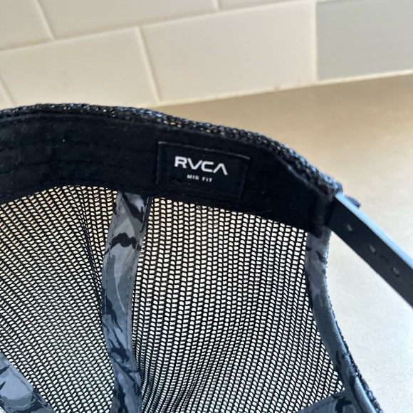 Men’s RVCA Hat - Picture 2 of 3